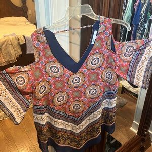 Pretty shoulder free never worn